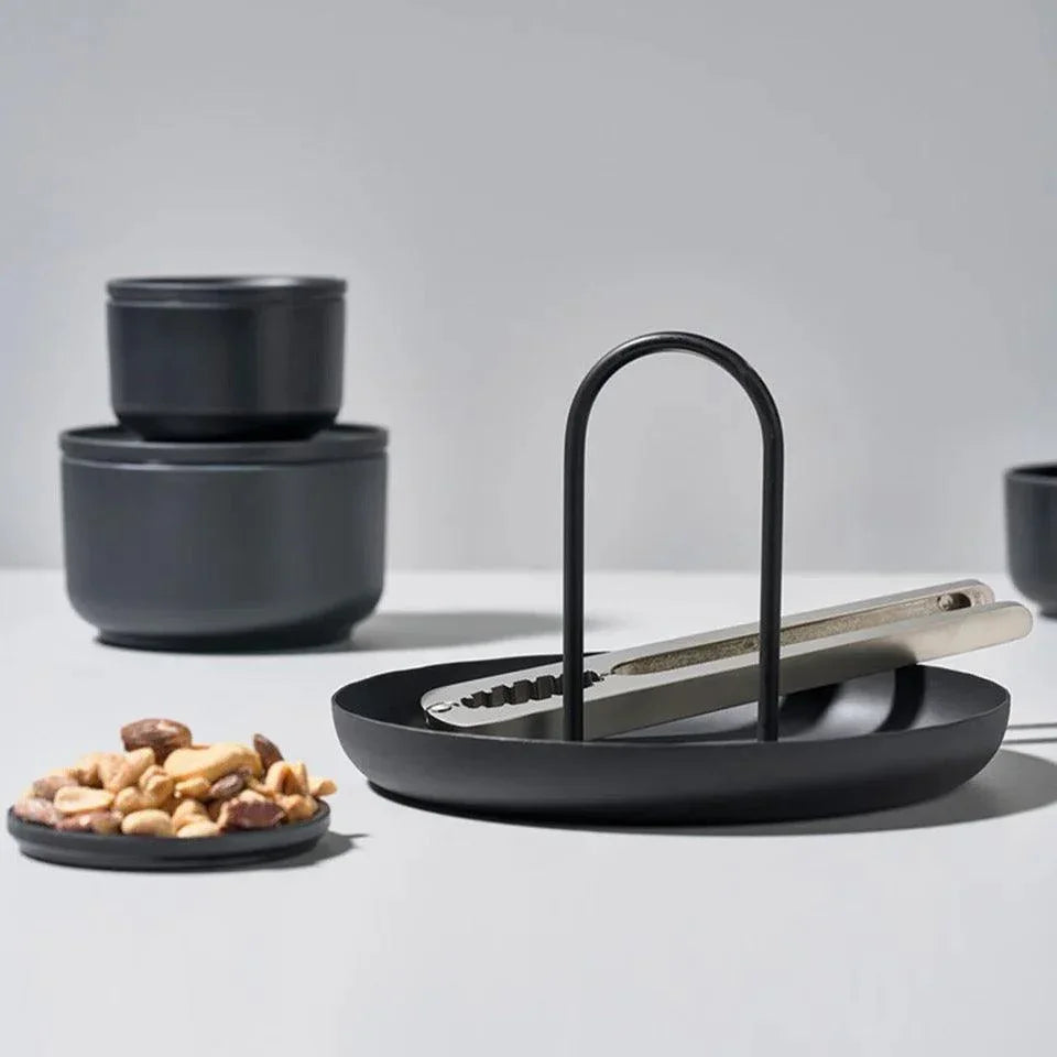 Round tray with handle