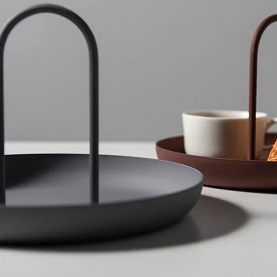 Round tray with handle