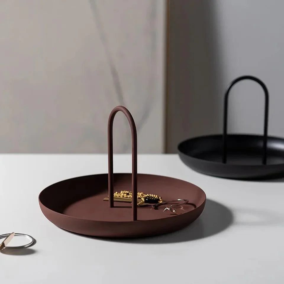 Round tray with handle